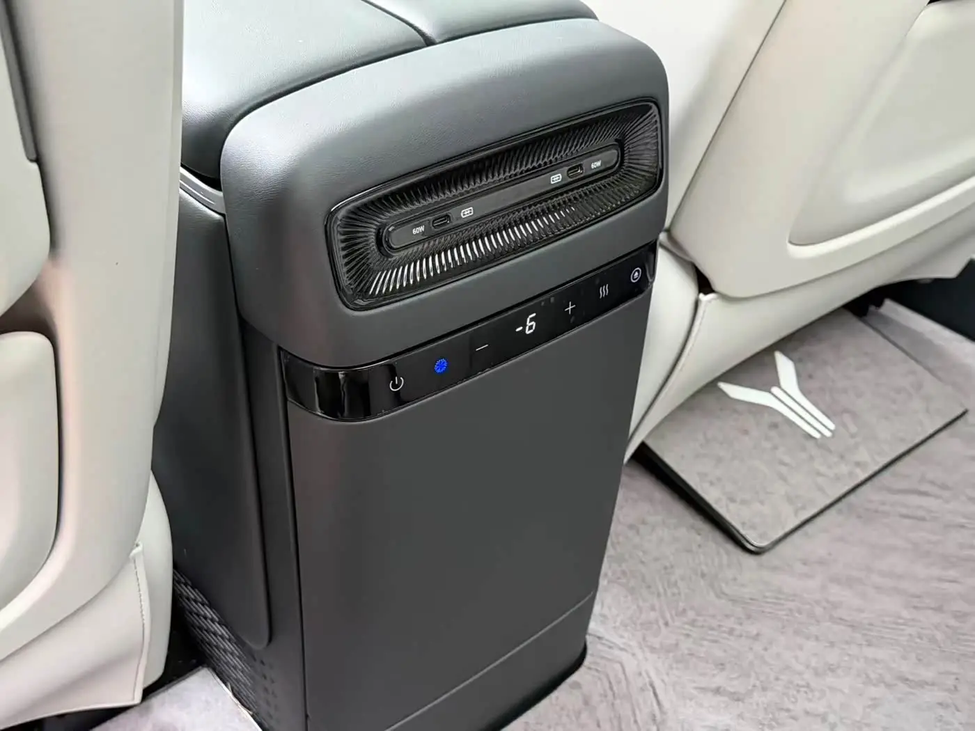 Voyah Auto Voyah Dreamer 2024 — Photo 12/20