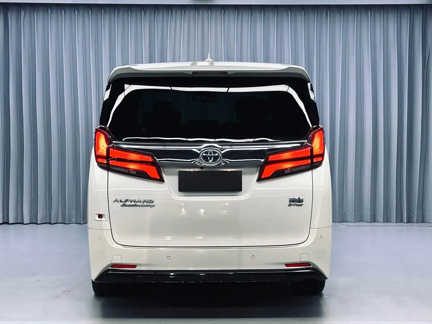 Toyota Alphard 2021 — Photo 6/20