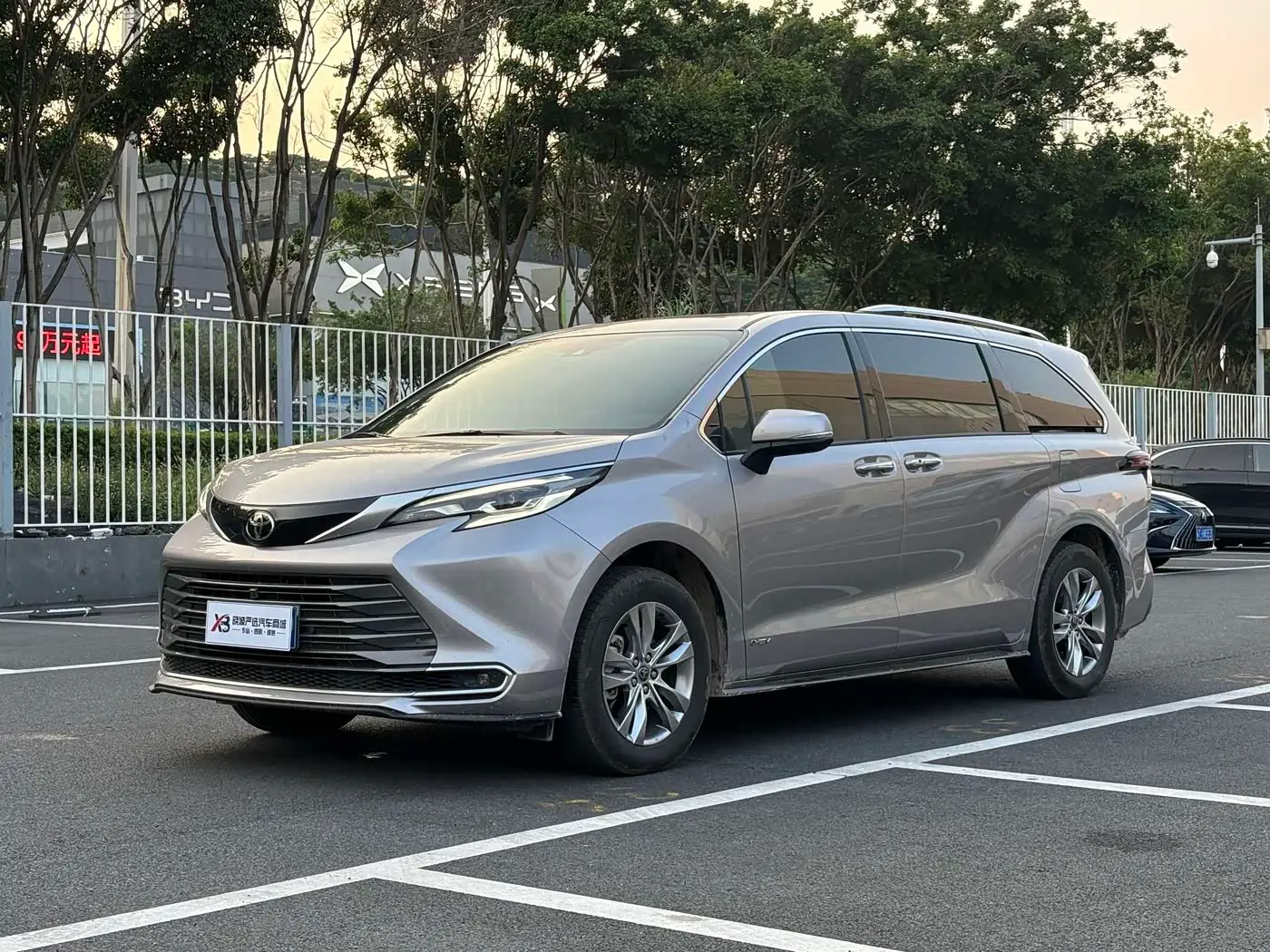 Toyota Sienna 2025 — Фото 1/20