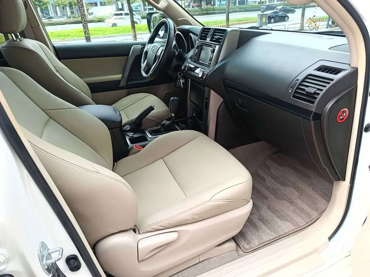 Toyota Prado 2010 — Photo 11/17