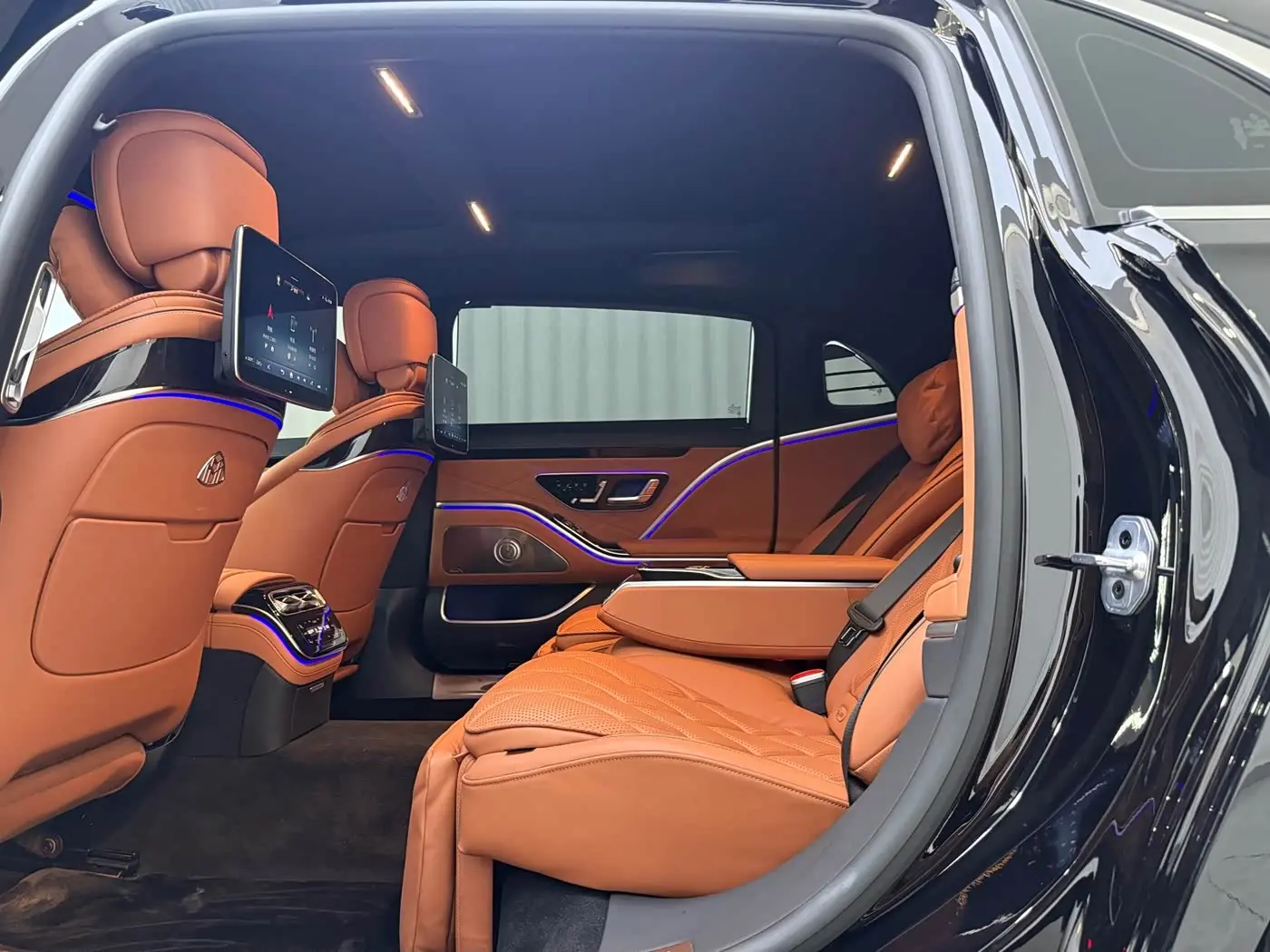 Mercedes-Benz Maybach S-Class 2024 — Фото 6/16