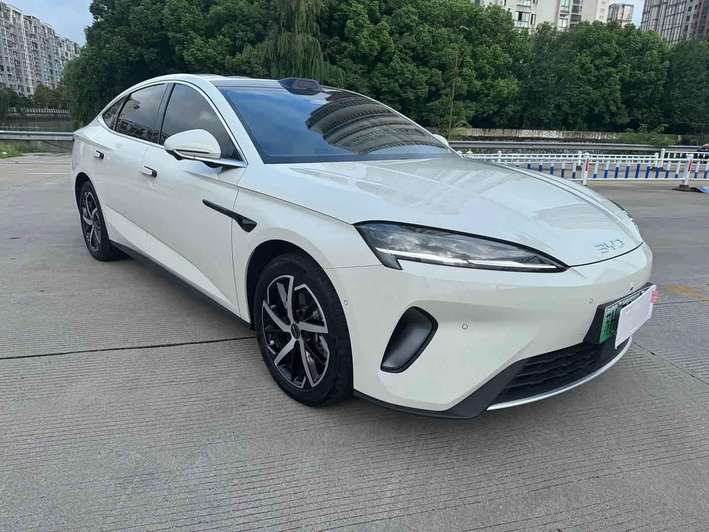 BYD Seal 07 DM-i 2025 — Фото 8/20