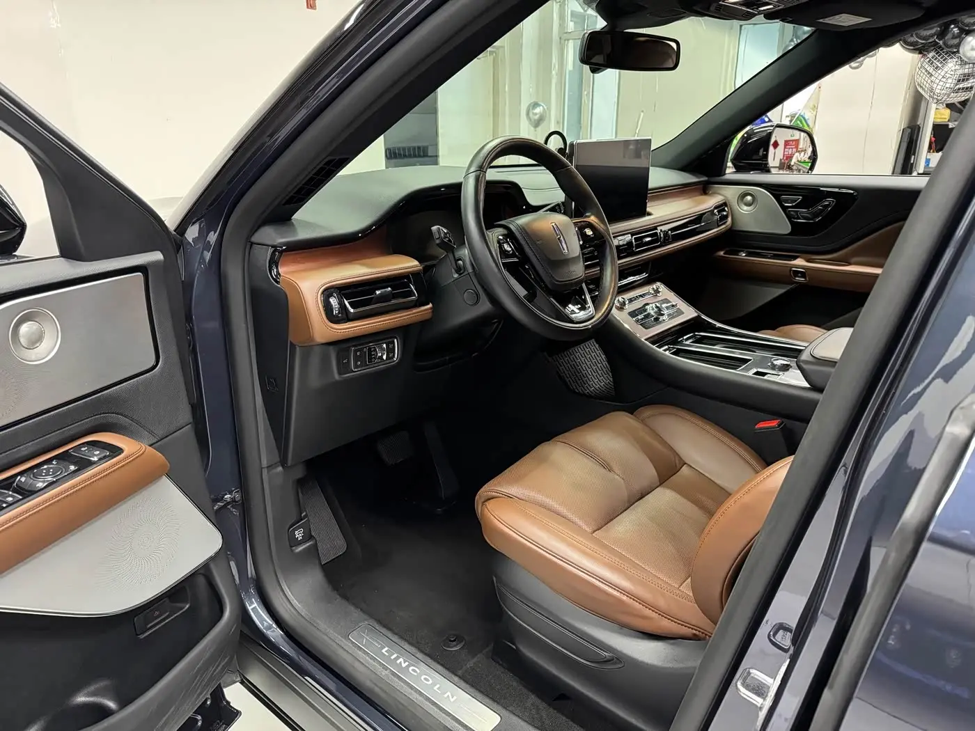 Lincoln Aviator 2021 — ფოტო 9/18