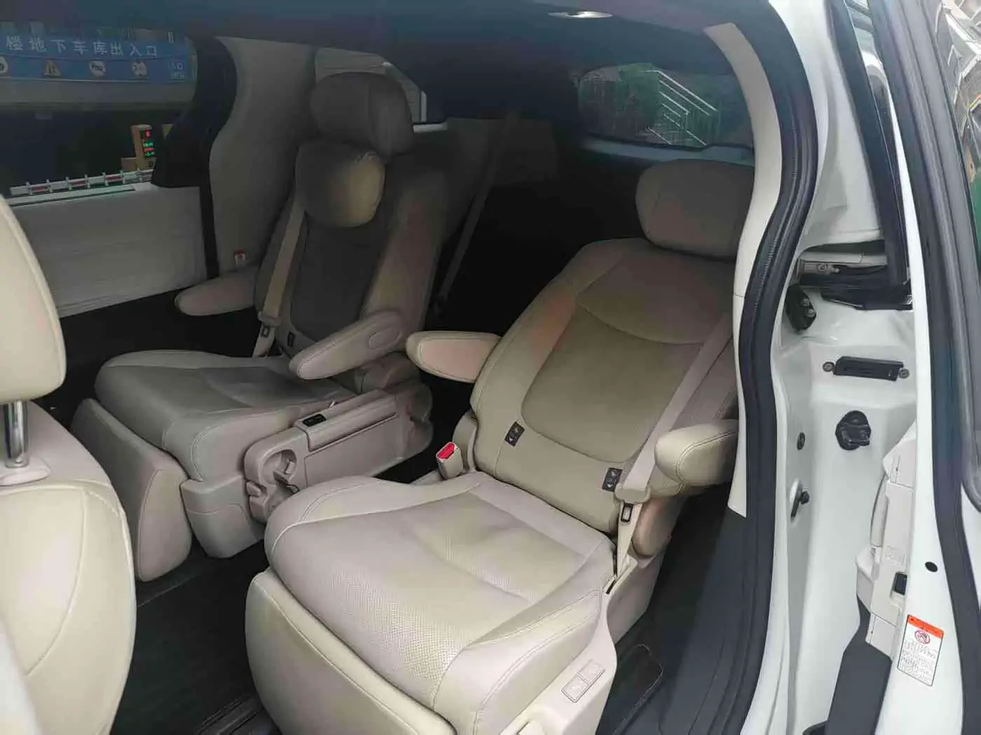 Toyota Granvia 2023 — ფოტო 5/9