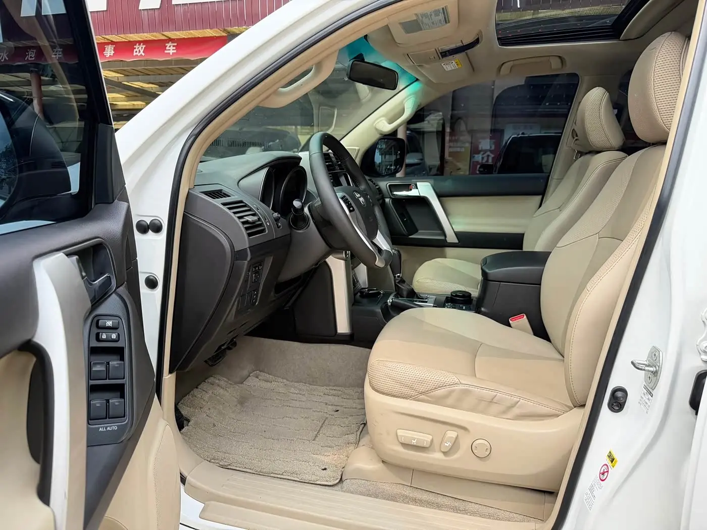 Toyota Prado 2012 — Photo 16/20