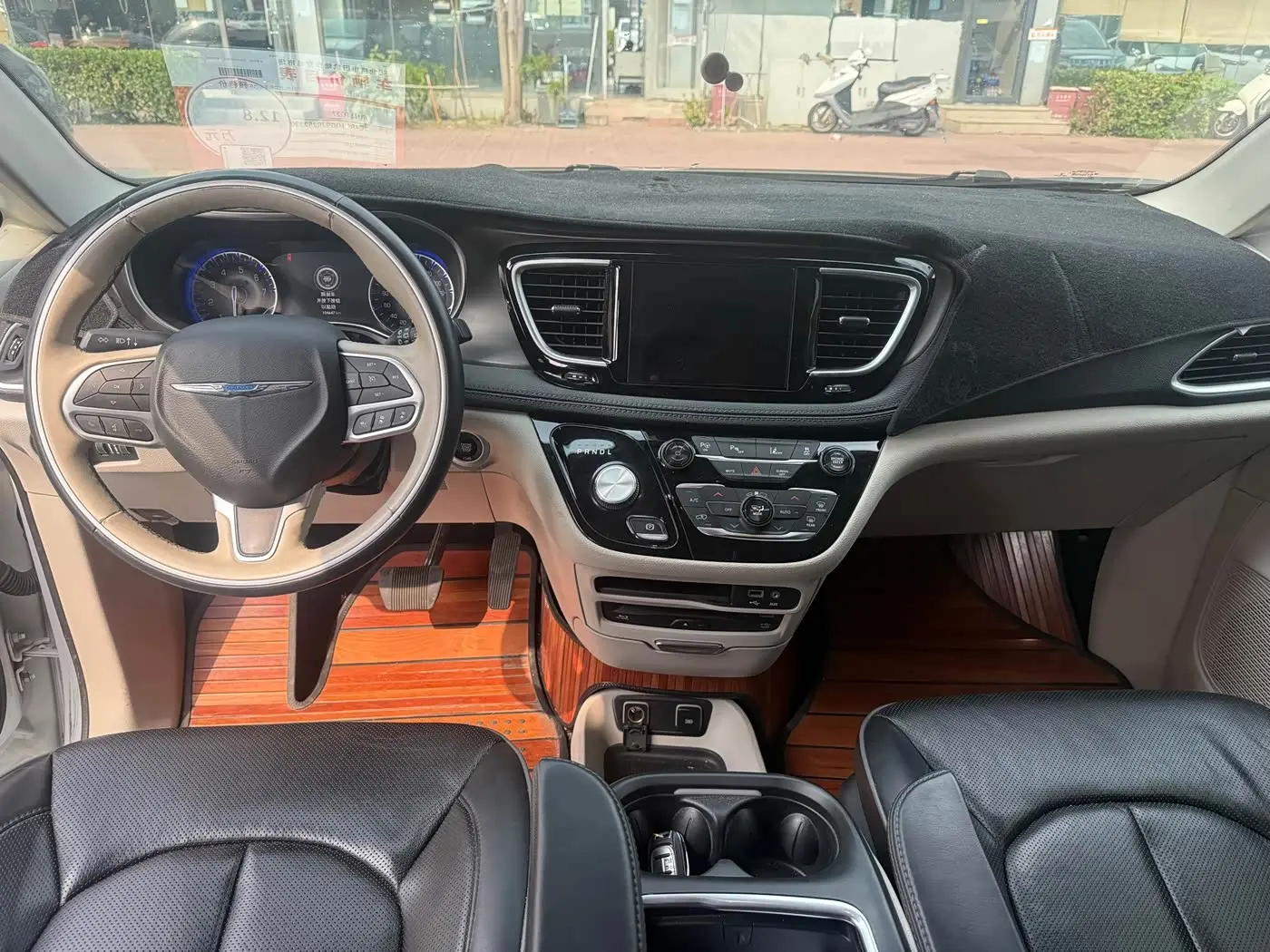 Chrysler Grand Voyager 2019 — Photo 5/12