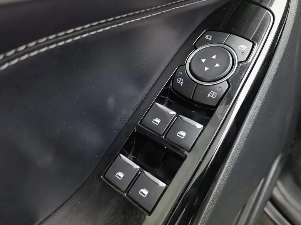 Ford Explorer 2021 — Photo 9/20