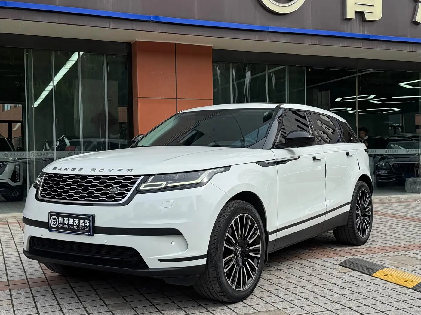 Land Rover Range Rover Velar 2018 — ფოტო 1/19