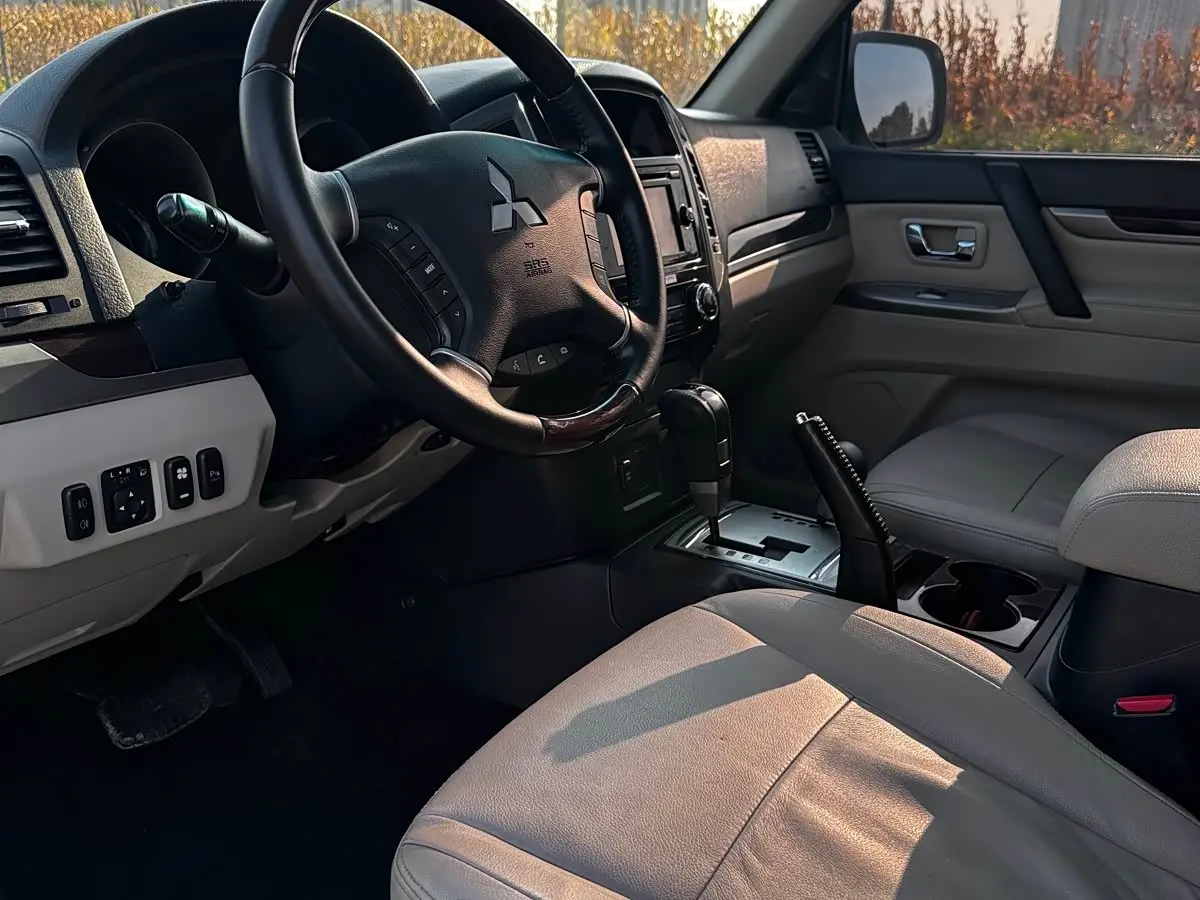 Mitsubishi Pajero 2019 — Photo 2/9