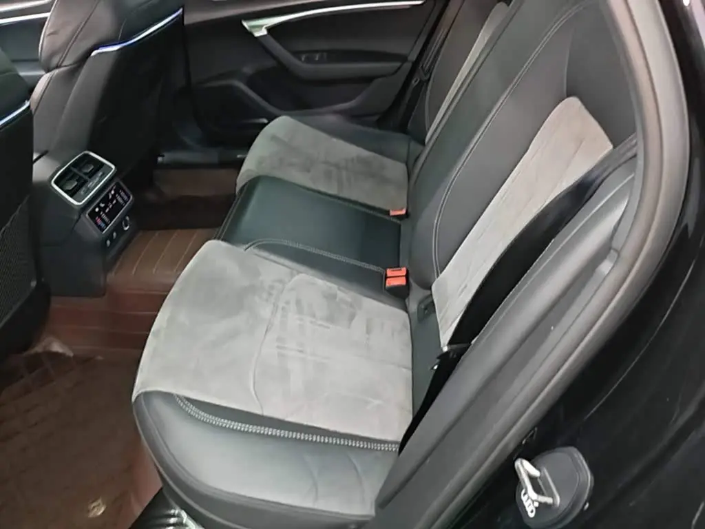 Audi A6L New Energy 2023 — Photo 17/20