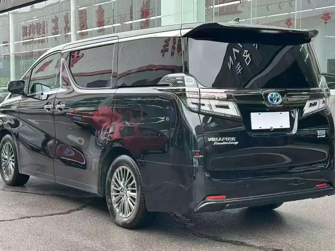 Toyota Vellfire 2021 — Photo 8/10