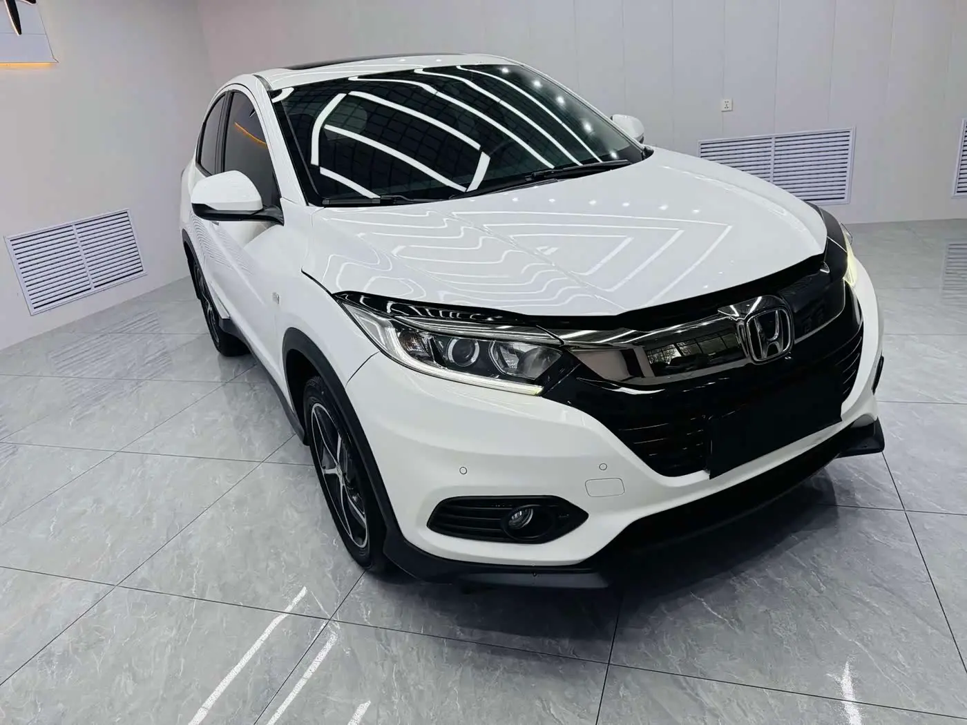 Honda Vezel 2022 — Photo 3/15