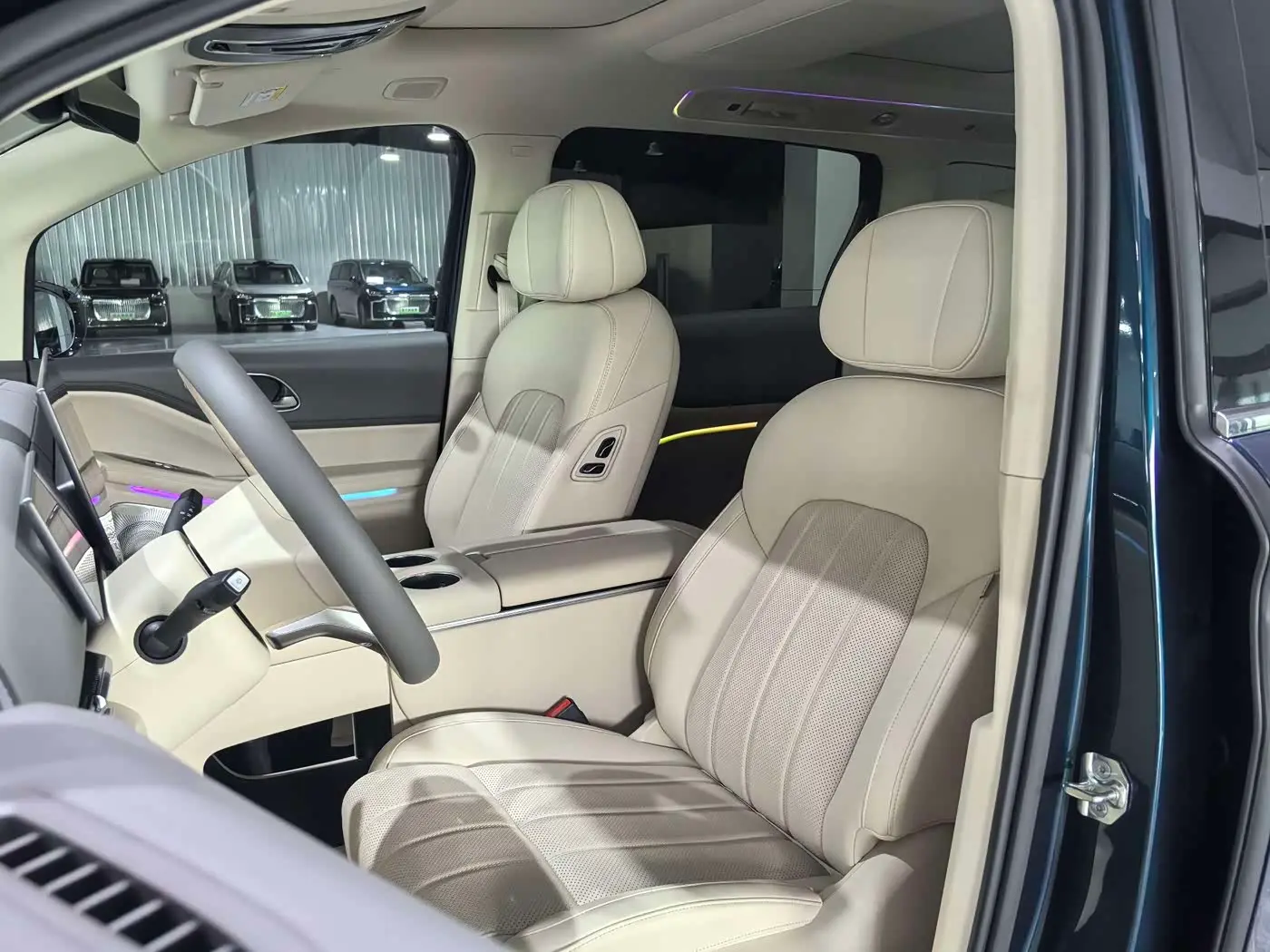Voyah Auto Voyah Dreamer 2025 — Photo 12/13