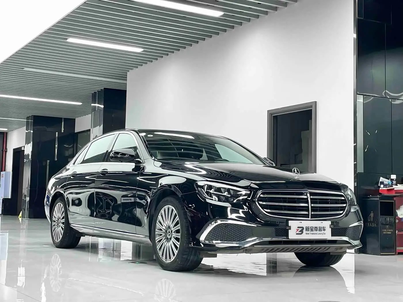 Mercedes-Benz E-Class 2023 — Photo 3/20