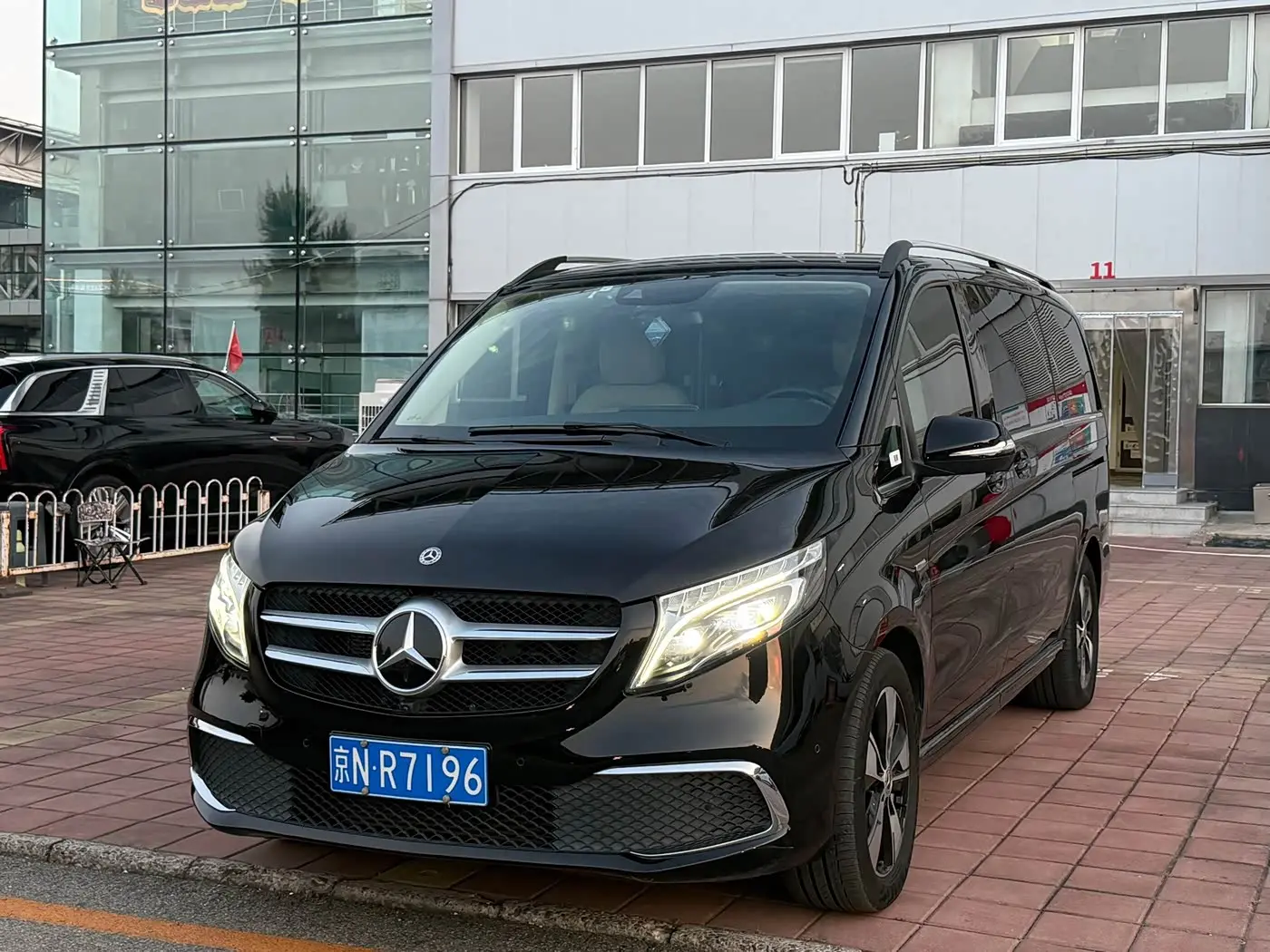 Mercedes-Benz V-Class 2021 — Фото 1/18