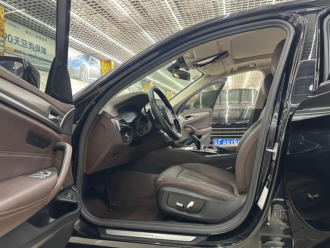 BMW 5 Series 2021 — Photo 8/18