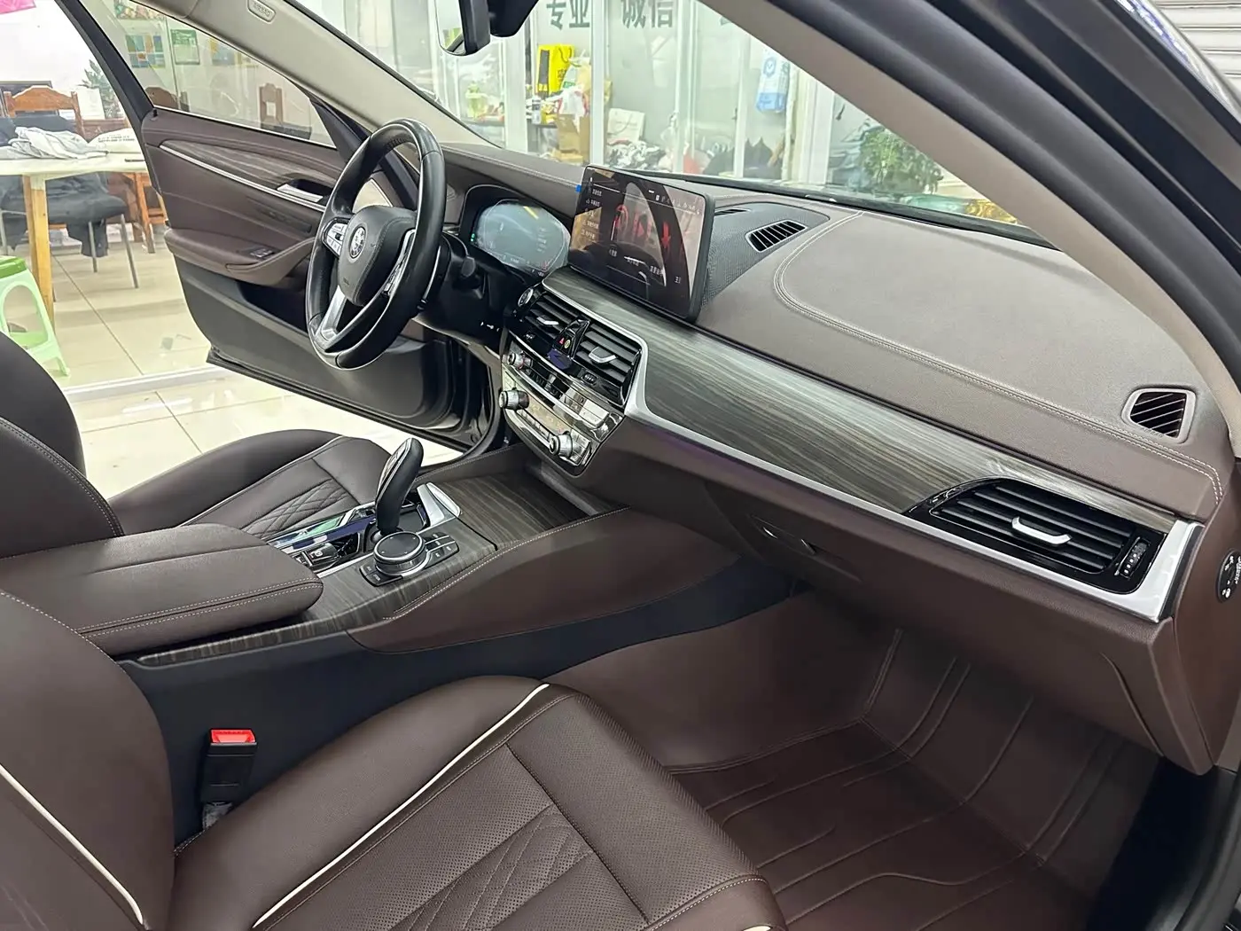 BMW 5 Series 2021 — Photo 12/18