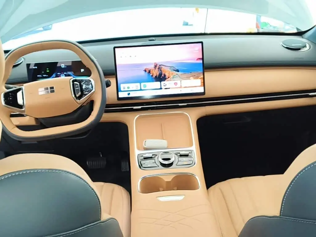 Geely Galaxy Galaxy Starship 7 EM-i 2025 — Фото 10/20