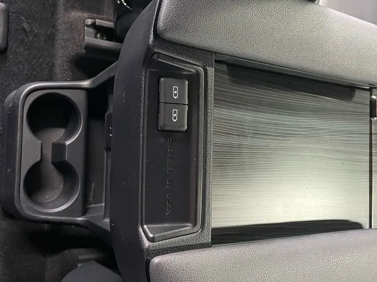 Toyota Sienna 2022 — Photo 14/20