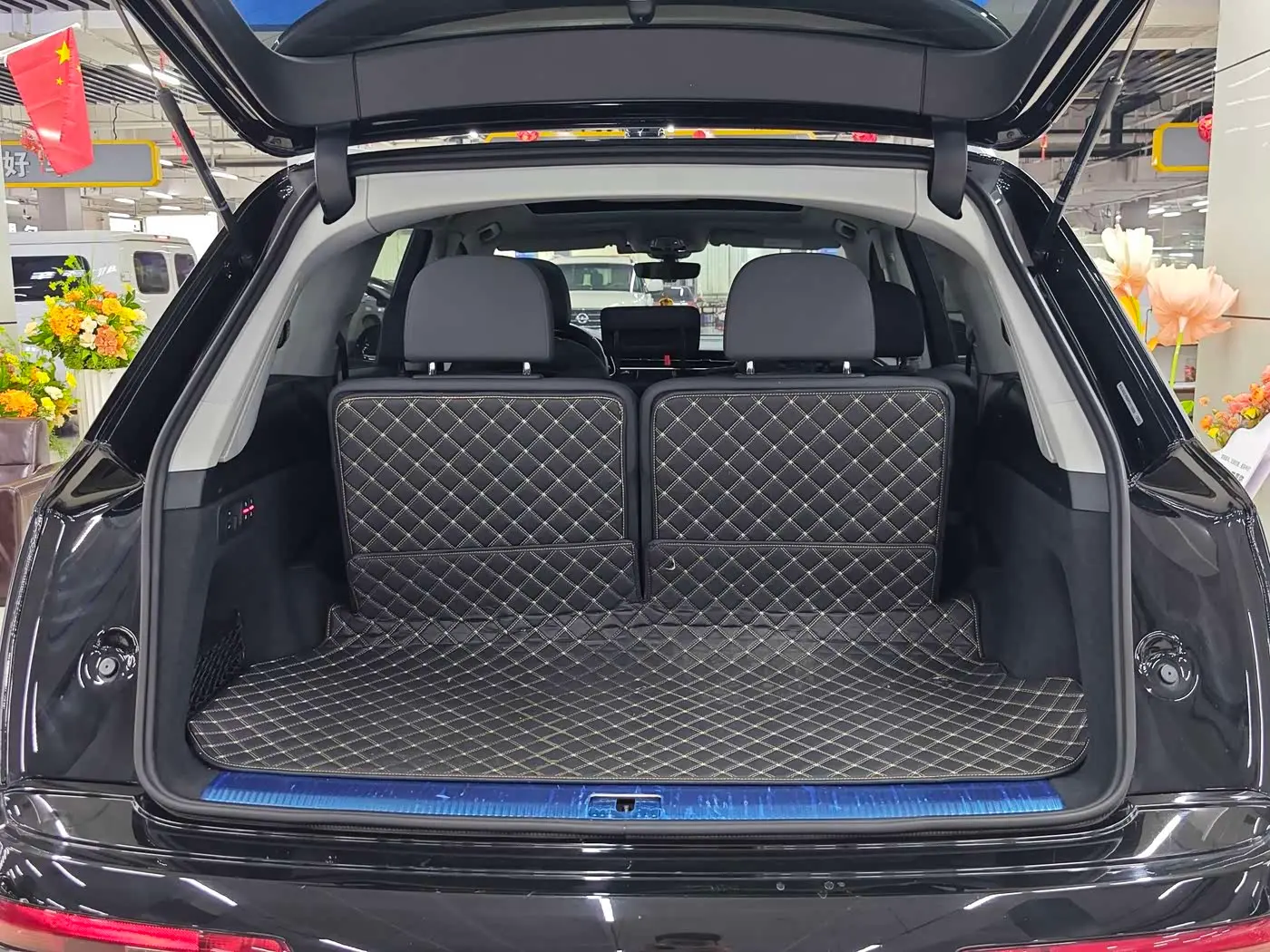 Audi Q7 2023 — Photo 17/17
