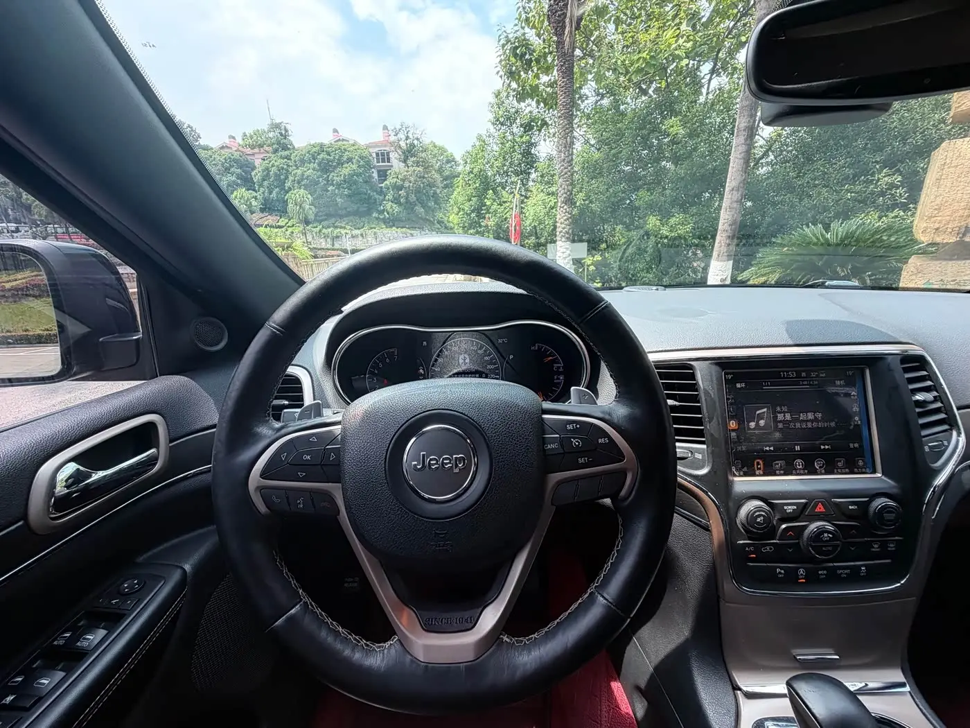 Jeep Grand Cherokee 2019 — Фото 19/20