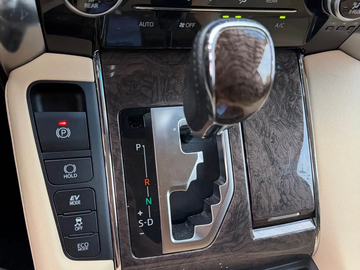 Toyota Alphard 2021 — Photo 6/18