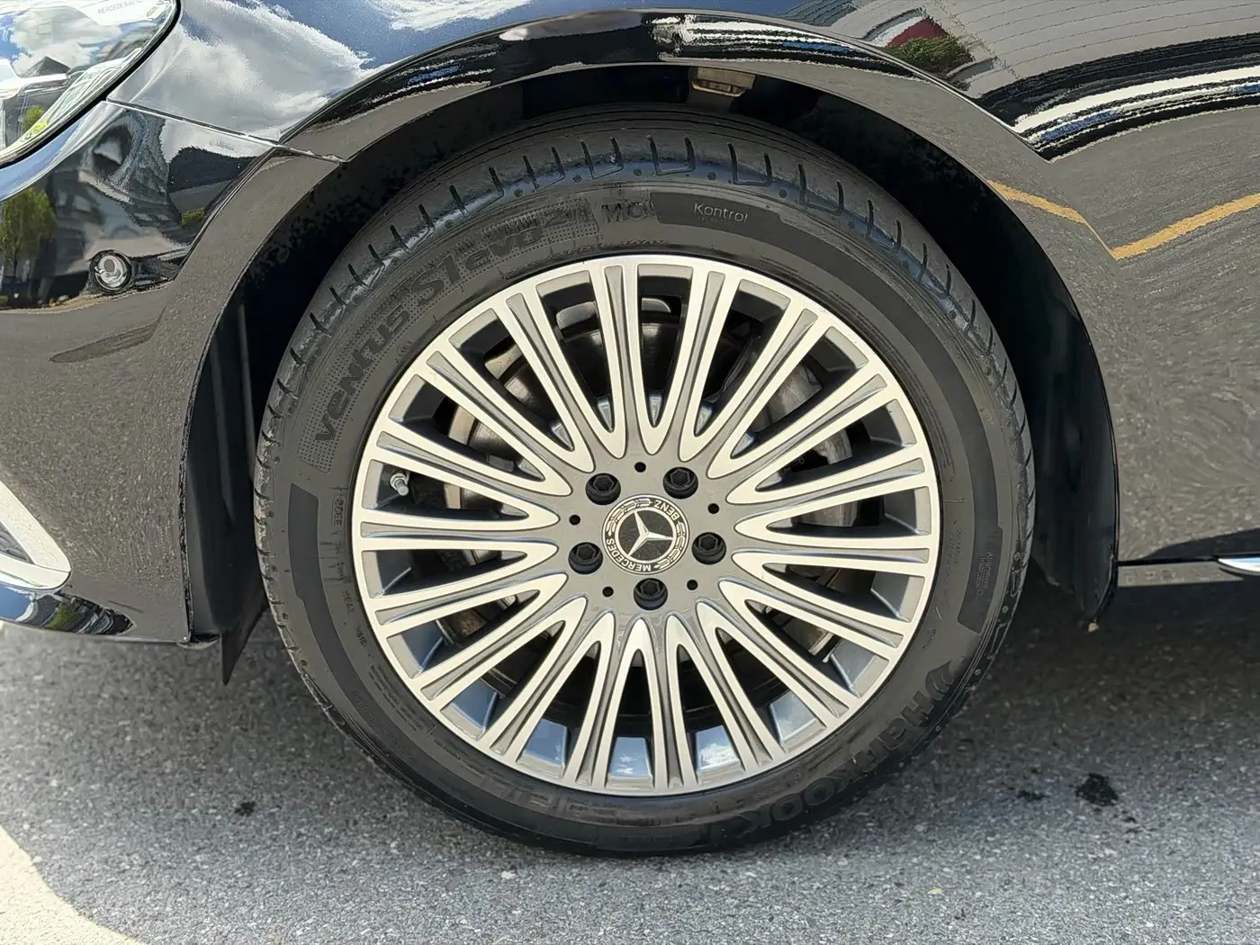 Mercedes-Benz E-Class 2023 — Photo 4/18