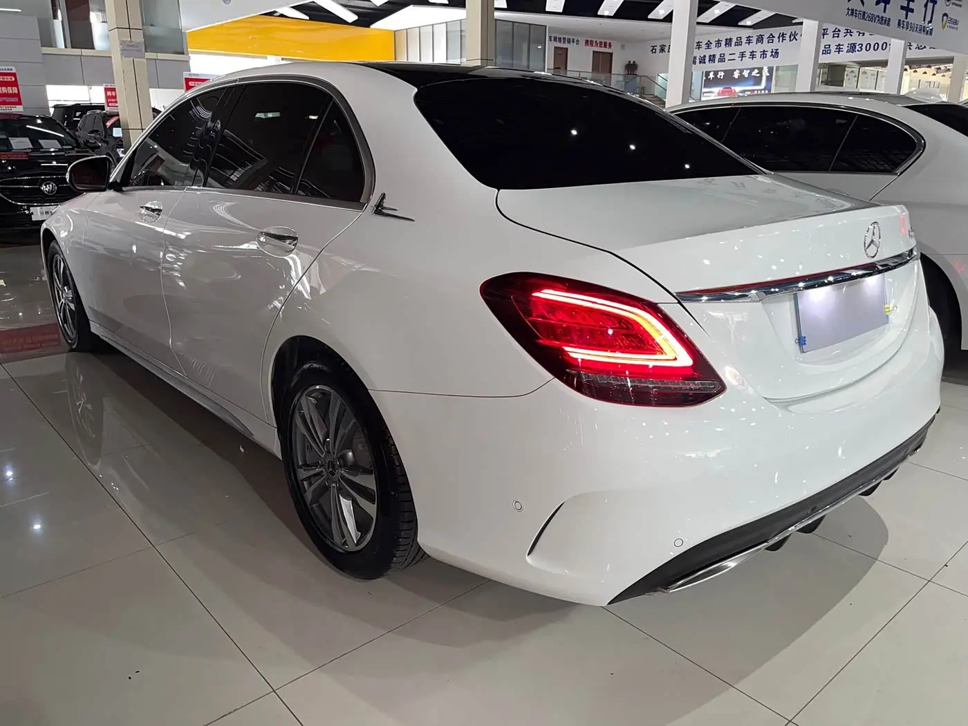 Mercedes-Benz C-Class 2019 — Фото 6/13