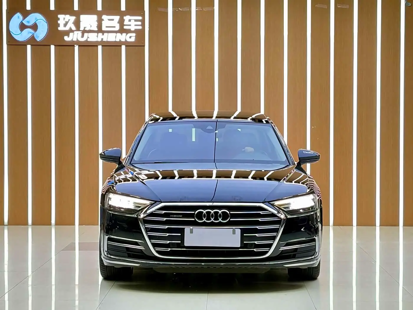 Audi A8 2022 — Фото 2/20