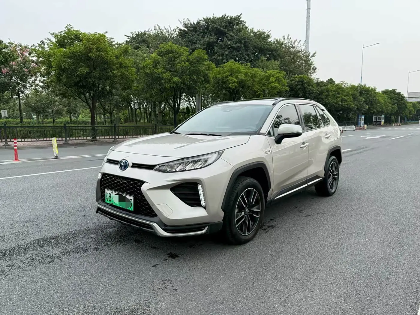 Toyota Wildlander New Energy 2022 — ფოტო 1/9