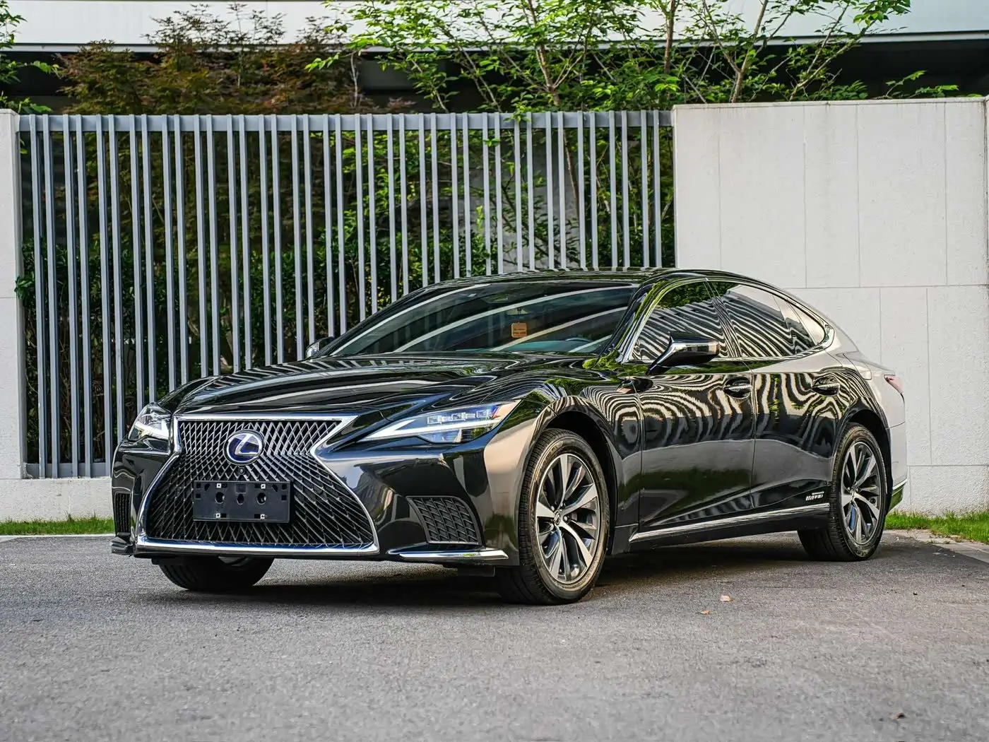Lexus LS, 2023