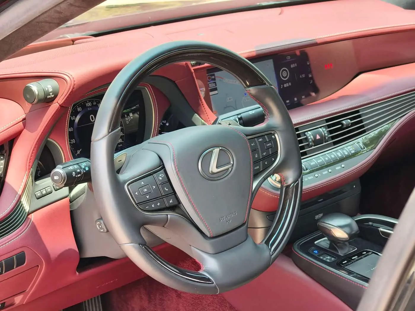 Lexus LS 2018 — Photo 10/17