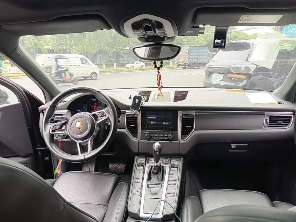 Porsche Macan 2017 — Photo 12/13