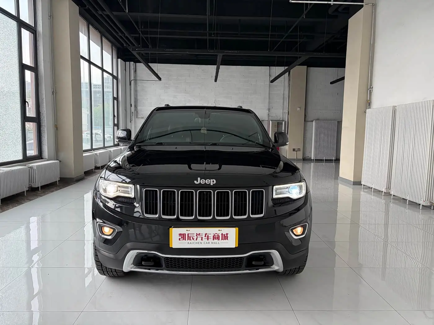 Jeep Grand Cherokee 2017 — Фото 2/10