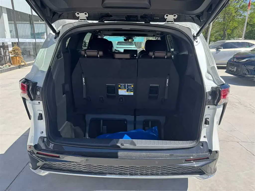 Toyota Granvia 2026 — Şəkil 13/13