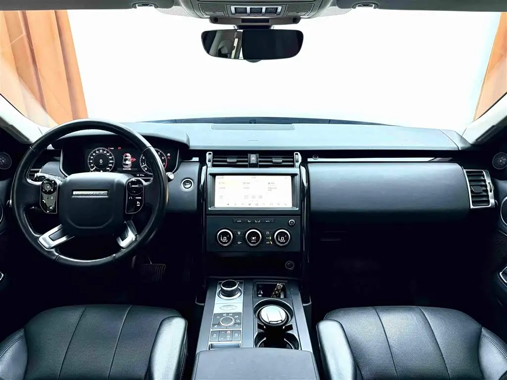 Land Rover Discovery 2019 — Фото 9/19