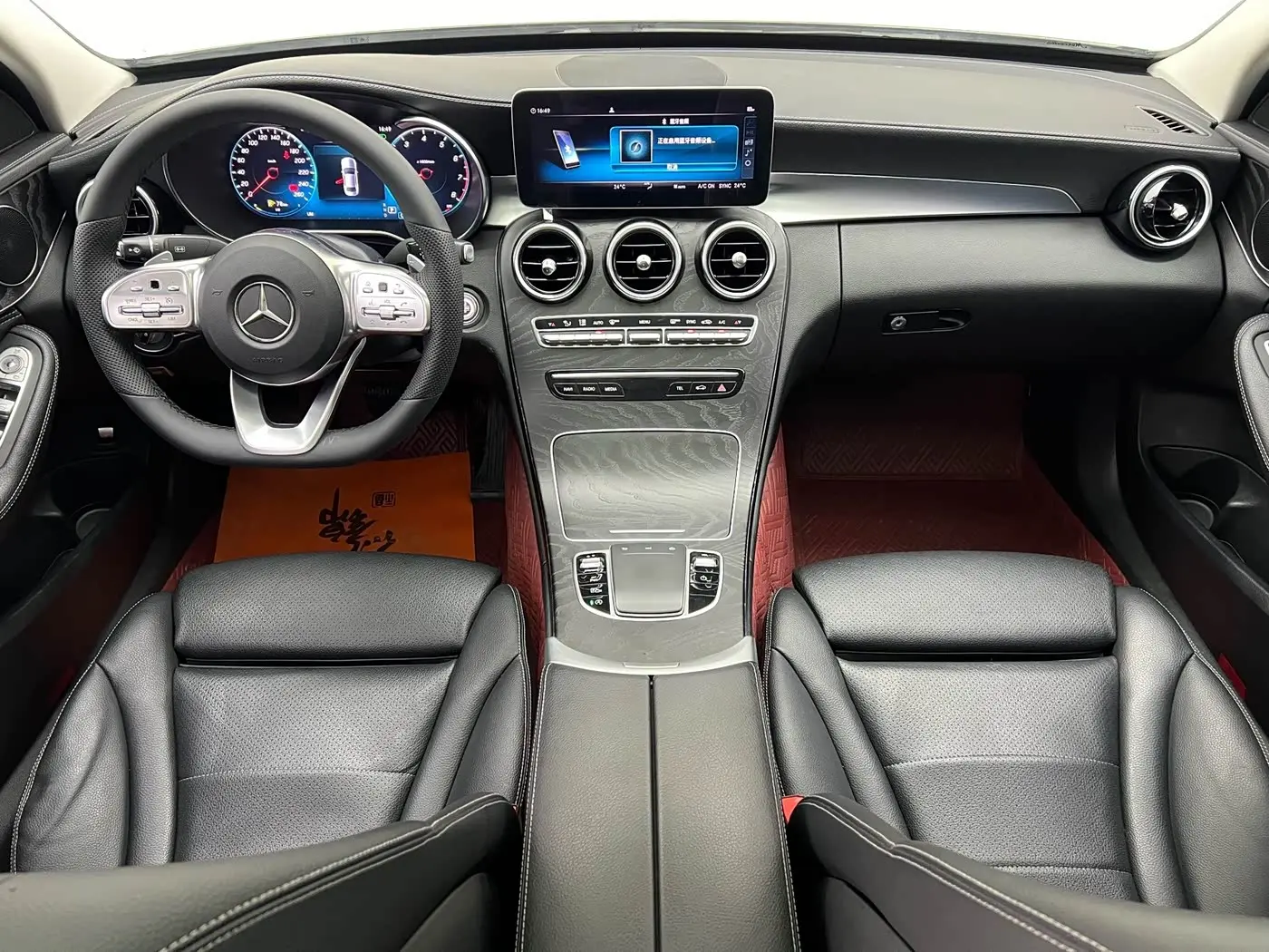 Mercedes-Benz C-Class 2019 — Photo 9/20