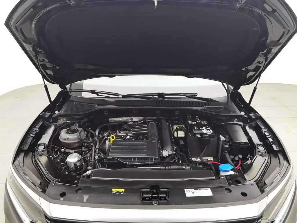 Volkswagen Passat 2025 — Photo 6/20