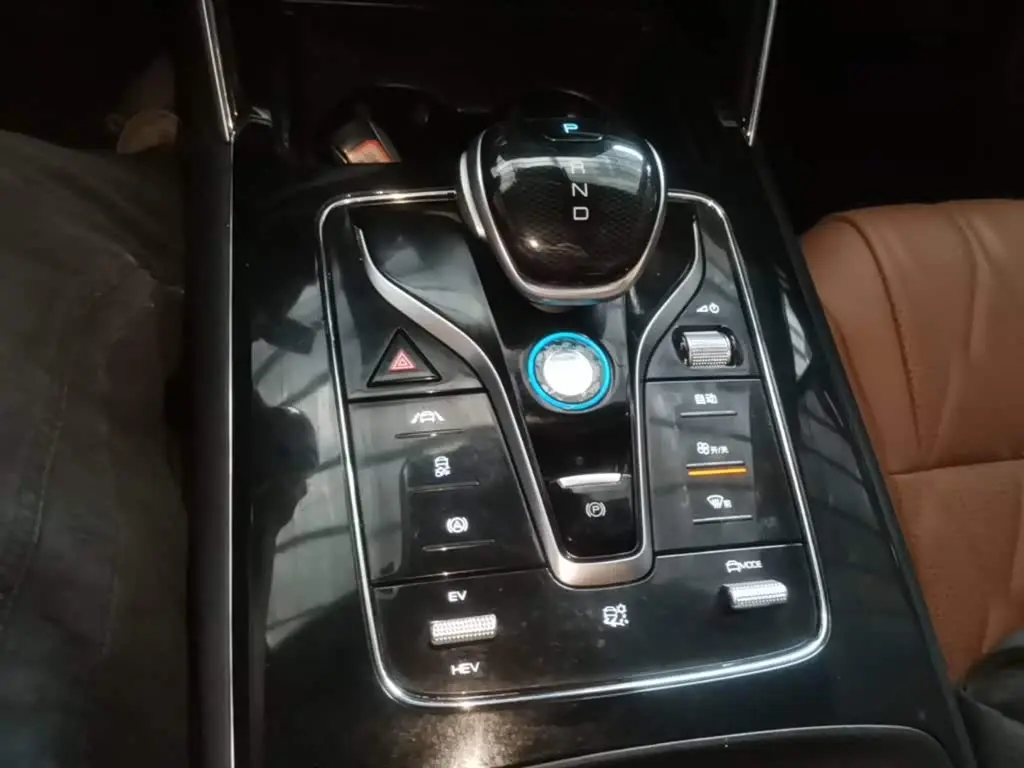 BYD Tang New Energy 2023 — Photo 13/19
