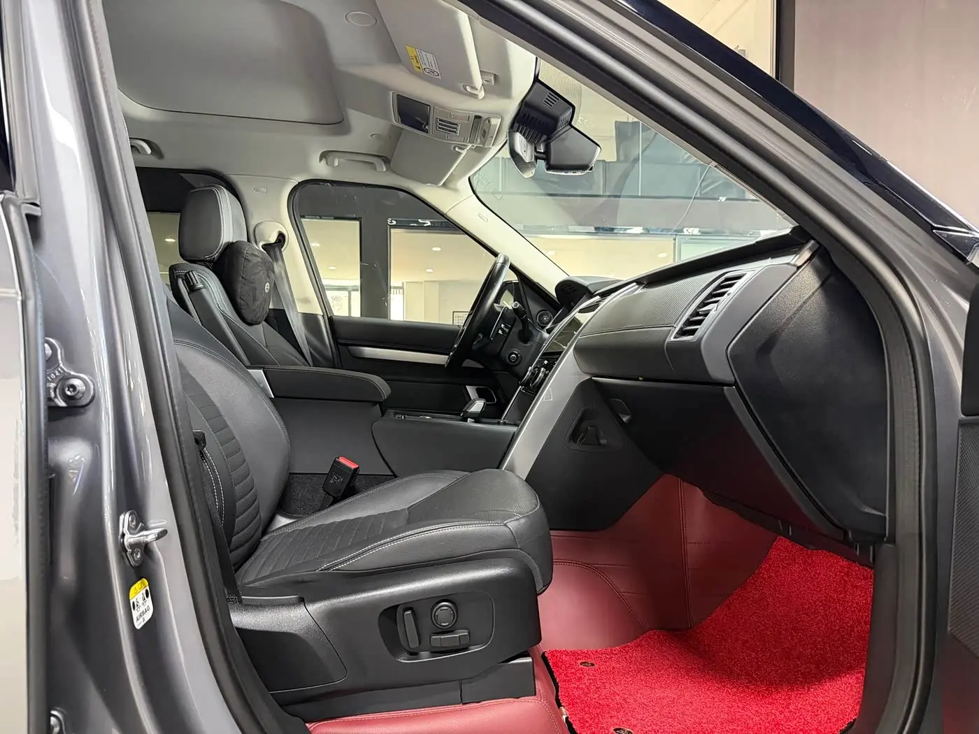 Land Rover Discovery 2022 — Photo 12/20