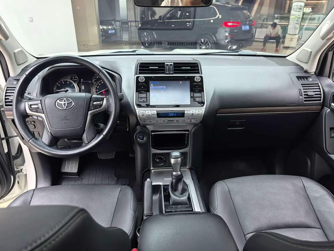 Toyota Prado 2019 — Photo 10/20
