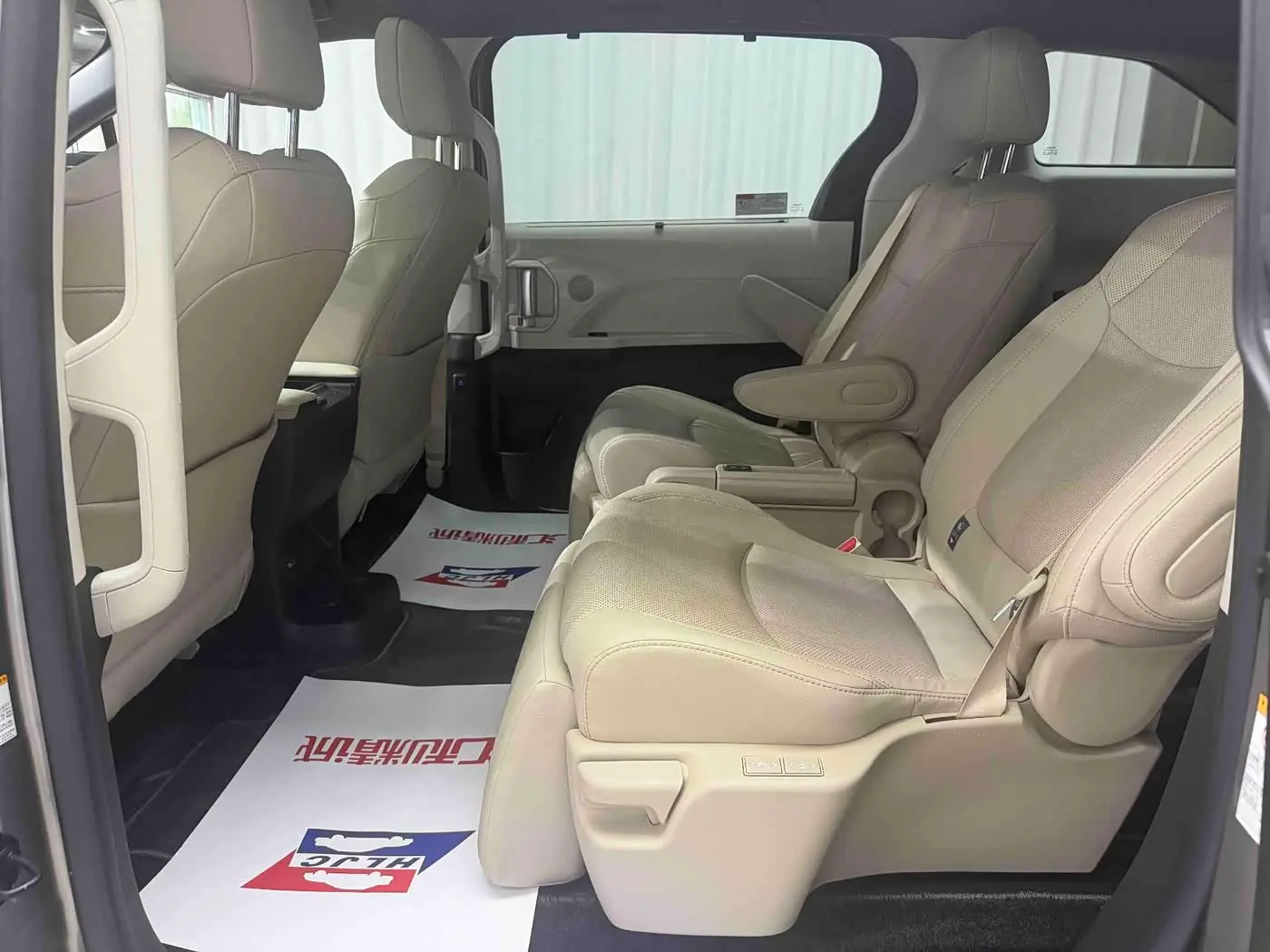 Toyota Sienna 2023 — Photo 17/20