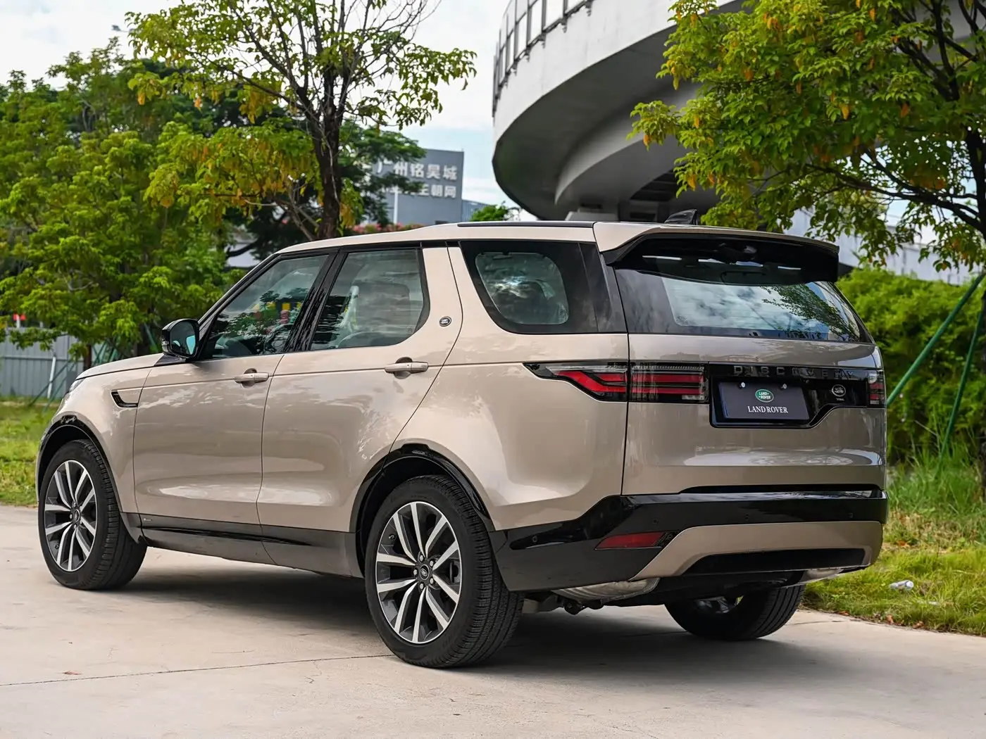 Land Rover Discovery 2022 — Photo 3/15