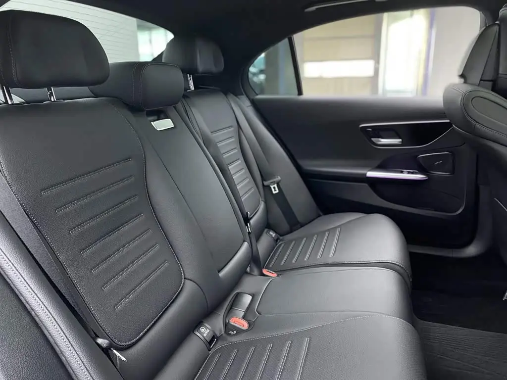 Mercedes-Benz C-Class 2024 — Photo 19/20