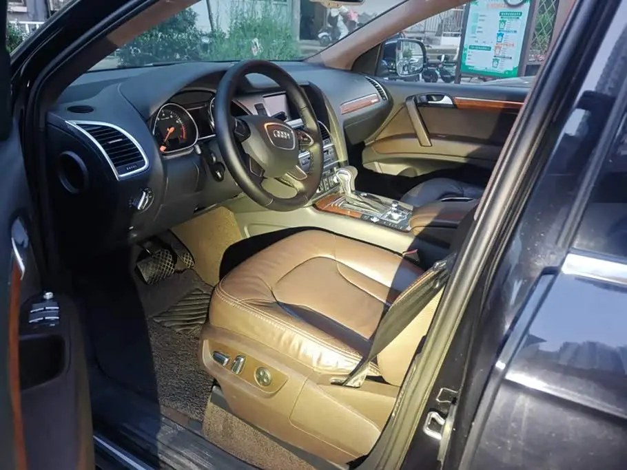 Audi Q7 2015 — Photo 9/16