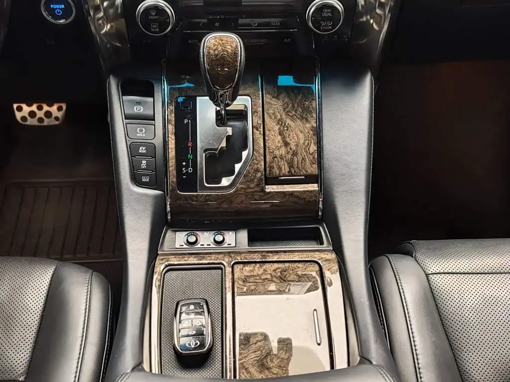 Toyota Vellfire 2020 — Photo 16/18