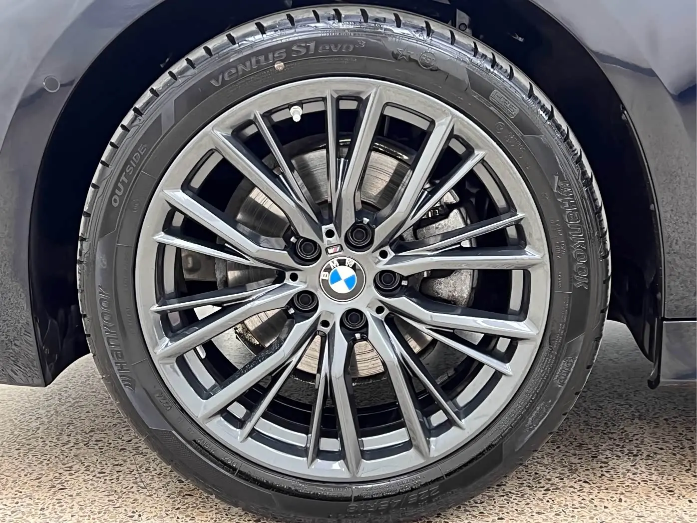 BMW 3 Series 2024 — Photo 6/20
