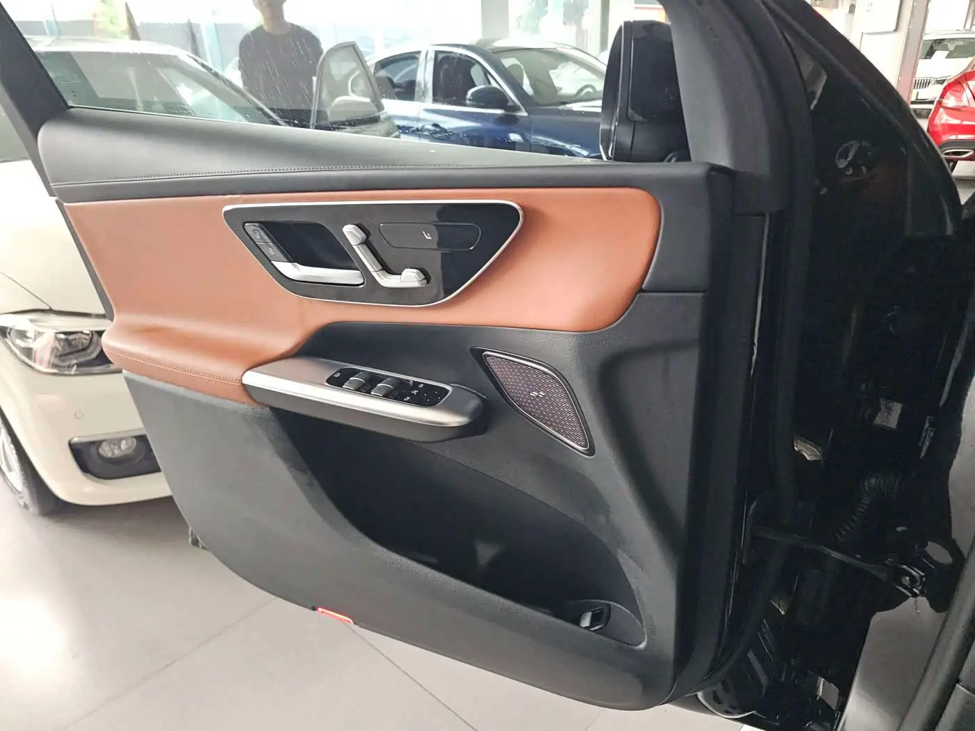 Mercedes-Benz GLC 2023 — Photo 7/16