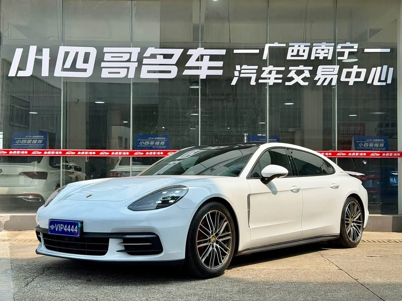 Porsche Panamera 2018 — Фото 1/14