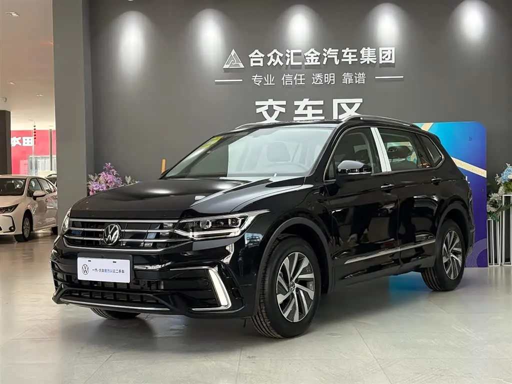 Volkswagen Tiguan L PHEV 2025 — Photo 1/17